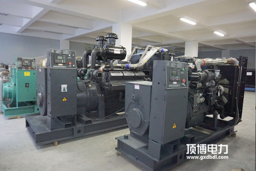 為什么大功率柴油發(fā)電機(jī)組選擇并聯(lián)？并聯(lián)有什么優(yōu)點(diǎn)